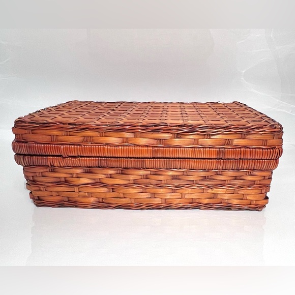 Vintage Linens and Things On the Beach Wicker Picnic Basket - Picture 7 of 16